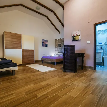 My Dalmatia - Authentic Stone House Momo With Private Infinity Pool Kakma